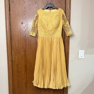 Elegant Yellow Lace Wedding Dress